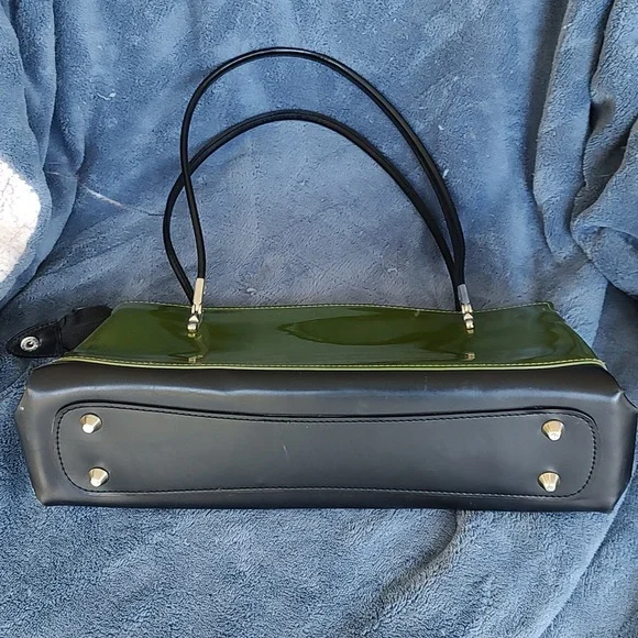 Beijo faux leather green/black color block shoulder bag. GUC. Preloved - Picture 6 of 15